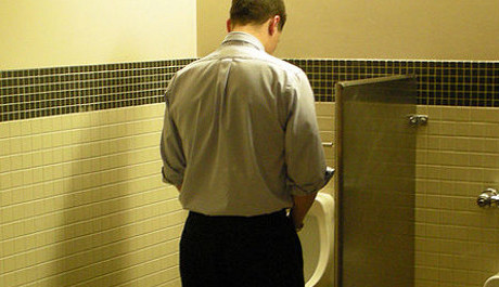 Peeing FOTO: Močí Češi na plot?