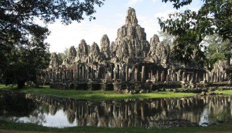 FOTO: Chrám Angkor Vat je největší náboženskou stavbou svého druhu