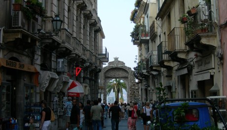 Pěší zóna Corso Umberto a Porta Messina, Taormina FOTO: Pěší zóna Corso Umberto a Porta Messina, Taormina