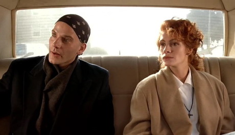 FOTO: Julia Roberts a Campbell Scott ve filmu Zemřít mladý