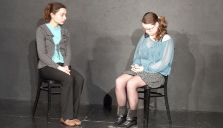 FOTO: Zdeňka Brychtov&aacute; a Barbora &Scaron;abartov&aacute; ve hře Ras al Chajma