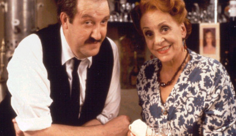 Haló, Haló! FOTO: Seriál Haló, haló! herci: Gorden Kaye a Carmen Silvera