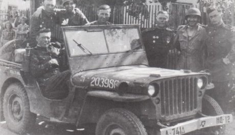 FOTO: Rudoarmějci: Setkání na Labi - Historicky první setkání Sovětských a Amerických vojáků