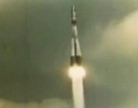 FOTO: Kosmická loď Vostok 1 odnáší na oběžnou dráhu prvního člověka
