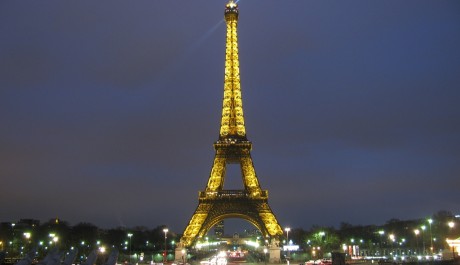 FOTO: Eiffelova věž v noci