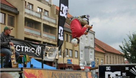 V Pardubickém skateparku se bude o víkendu závodit na koloběžkách