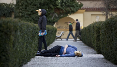 FOTO: Tanečníci v maskách z opery Slavík a růže