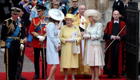 svatba_prince_williama_3 FOTO: Královna na svatbě prince Williama