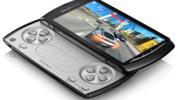 Foto: XperiaPlay s klávesnicí