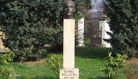 FOTO: Busta Karla Poláčka v Rychnově nad Kněžnou