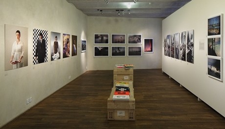 FOTO: Langhans Galerie Praha - fotografie z v&yacute;stavy Foto Virus / C Action