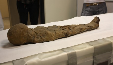 FOTO: Mumifikované tělo egyptského dítěte