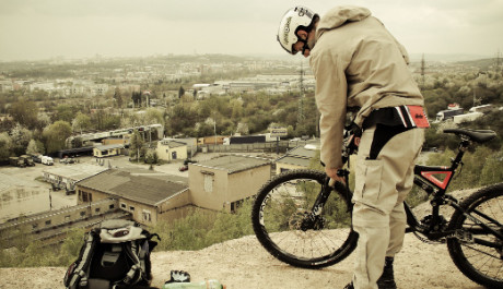 Zdenda Našinec předvedl, jak se jezdí downhill a freeride FOTO: Zdenda Našinec - downhill