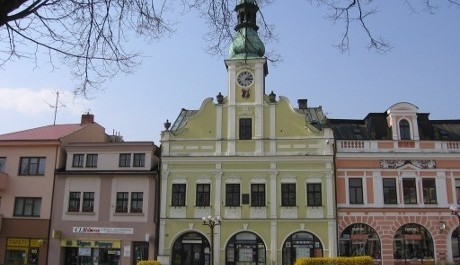 FOTO: Budova radnice na Starém náměstí v Poláčkově rodném městě Rychnově nad Kněžnou