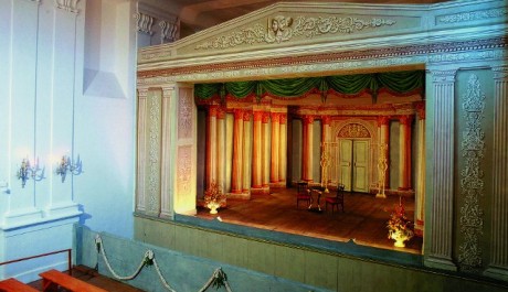 FOTO: Netradičn&iacute; jevi&scaron;tě divadla na z&aacute;mku v Mnichově Hradi&scaron;ti