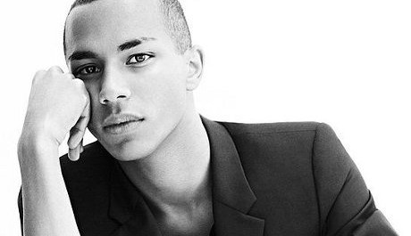 FOTO: Olivier Rousteing, kreativn&iacute; ředitel Balmain