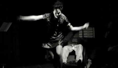 FOTO: Slovenská inscenace Ryba horí v Huse na provázku