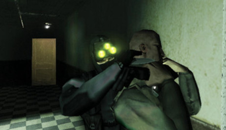 Sam Fisher útočí ze zálohy OBR.:Sam Fisher útočí ze zálohy