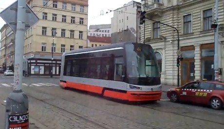FOTO: nízkopodlažní tramvaj