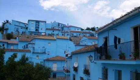 Foto: Vesnice Juzcar byla vybrána pro premiéru filmu Šmoulové