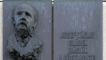 Znám křišťálovou studánku, kde nejhlubší je les, Pamětní deska na budově OA v Praze, Resslově ulici