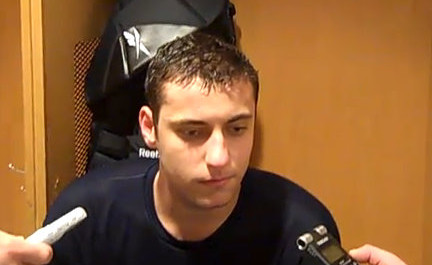 Bigo Foto: Pavelec při rozhovoru s novináři v NHL