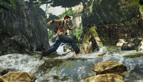 OBR.: Nathan Drake překonává řeku