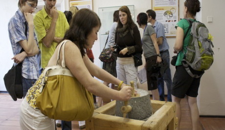 FOTO: Stroj na mletí obilí