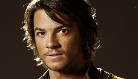 FOTO: Hlavní postava seriálu Legenda o Pátračovi Craig Horner