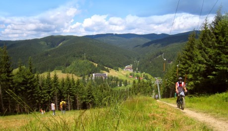 FOTO: Are&aacute;l Razula je v l&eacute;tě r&aacute;jem cyklistů