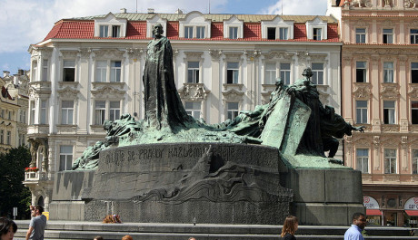 FOTO: Pomník Jana Husa na Staroměstském náměstí v Praze