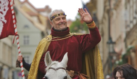 FOTO: Královský průvod na Karlštejn