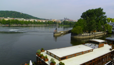 FOTO: Praha, výhled na Vltavu a Pražský hrad 