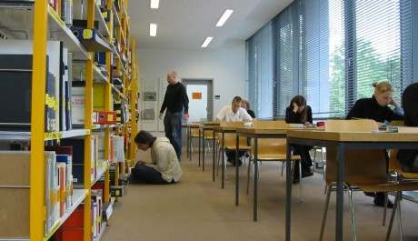 FOTO: Studenti často dělaj&iacute; pro vzděl&aacute;n&iacute; maximum. Pokud ale nemaj&iacute; stanoven&yacute; c&iacute;l, může se st&aacute;t, že dlouh&eacute; roky studi&iacute; přijdou vniveč.