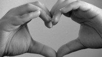 FOTO: Srdce vytvořené z rukou