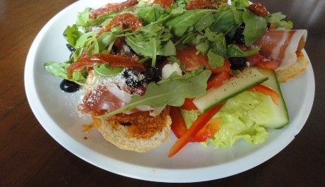 FOTO: Bruschetta servírovaná U Červené židle