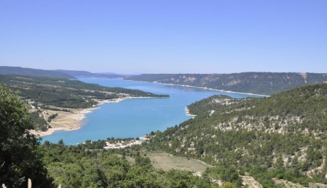 FOTO: Provence, jezero v kaňonu Verdon