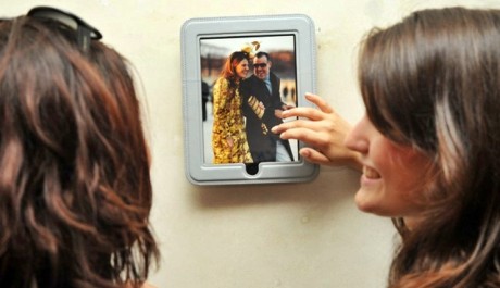 FOTO: Fotografie z vernis&aacute;že v&yacute;stavy NOW&WOW v Langhans galerii Praha