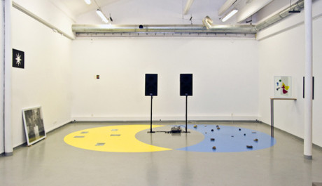 foto: Množiny, instalace konceptu&aacute;ln&iacute;ho v&yacute;tvarn&iacute;ka Pavla Sterce