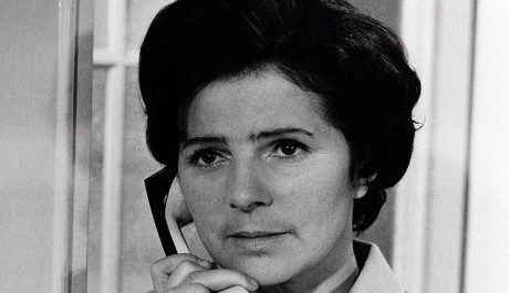 Jiřina Švorcová jako Žena za pultem