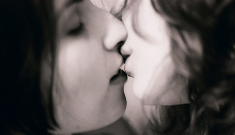 FOTO:Lesbický polibek
