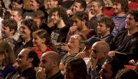 FOTO: Diváci se baví.