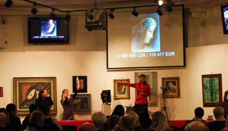 Foto: Dražba v aukční síni