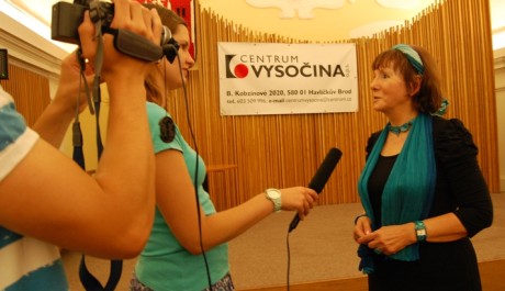 FOTO: Herma Kennelová poskytla účastníkům letní školy exkluzivní rozhovor