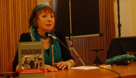 FOTO: Herma Kennelová představila svou knížku na Letní žurnalistické škole Karla Havlíčka Borovského