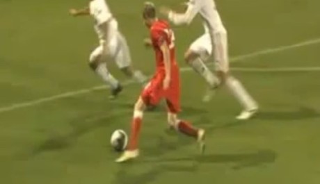 Ladislav Krejčí střílí úvodní gól zápasu