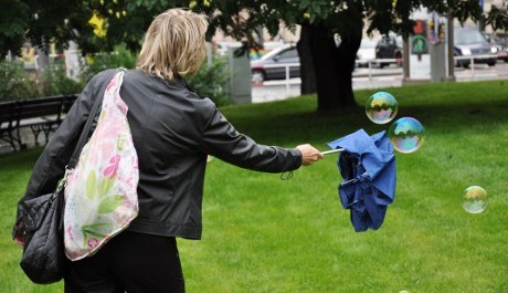 Interakce Bubble stroje s kolemjdouc&iacute;mi je běžn&aacute;.