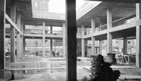 FOTO: Stavba Mánesu na historické fotografii (1929 - 1930)