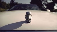 FOTO: Stormtrooper na kapotě auta