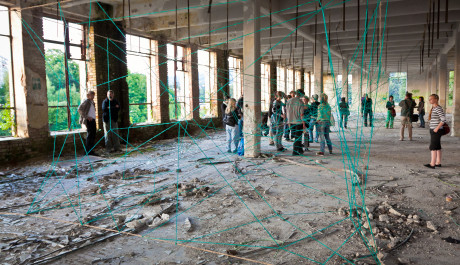 FOTO: Roman Dobe&scaron;: site specific instalace v tov&aacute;rně Blaupunkt, Liberec